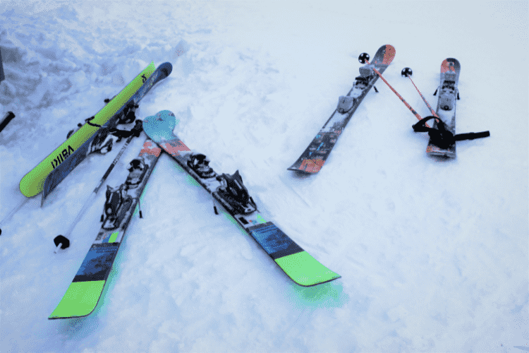 スキー板/スノーボードをゴミとして処分する方法2つ
